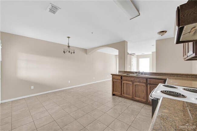 Building Photo - 1607 W Omni Ave