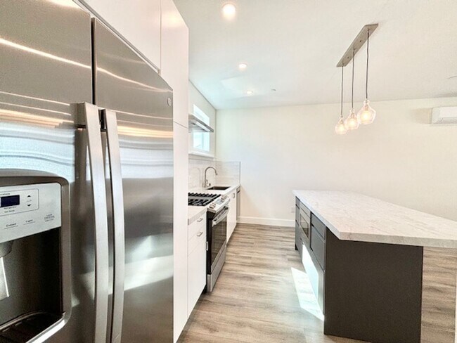 Building Photo - 127 S Santa Rosa St