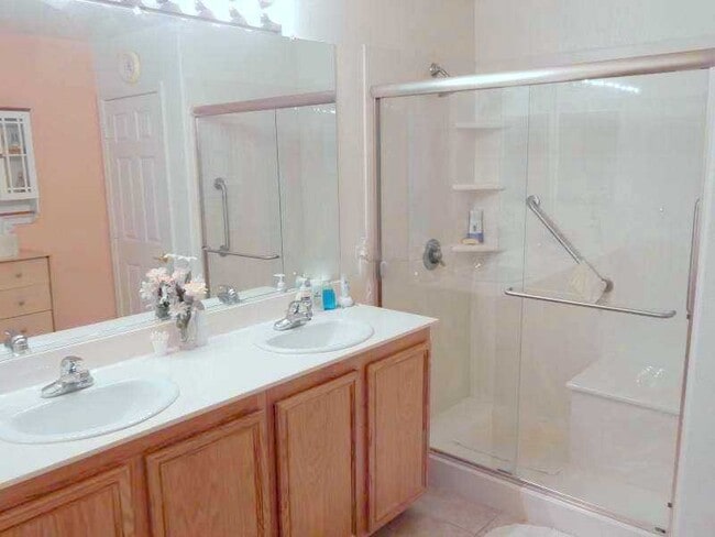 Building Photo - Spacious Single Story in Henderson