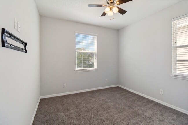 Building Photo - 618 Fortanini Cir