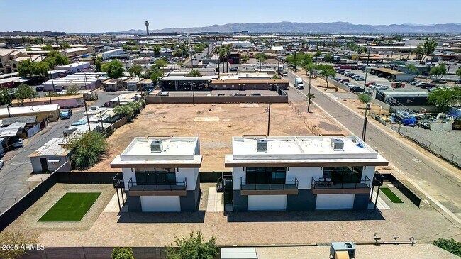 Building Photo - 411 N 32nd Pl