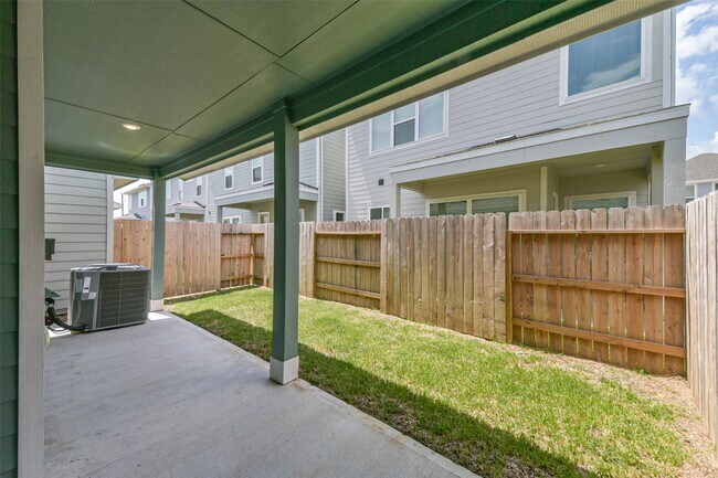 Building Photo - 583 Avisa Dr