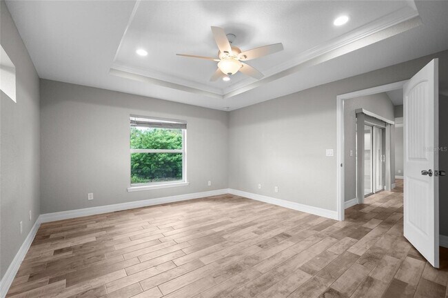 Building Photo - 315 Sweetwater Dr