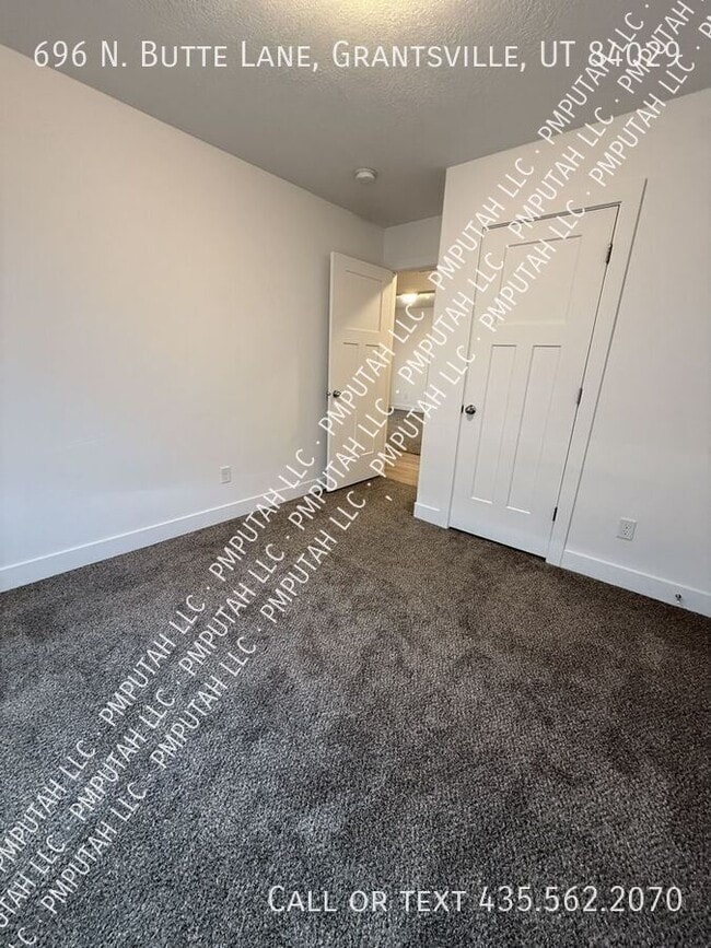 Building Photo - 696 Butte Ln