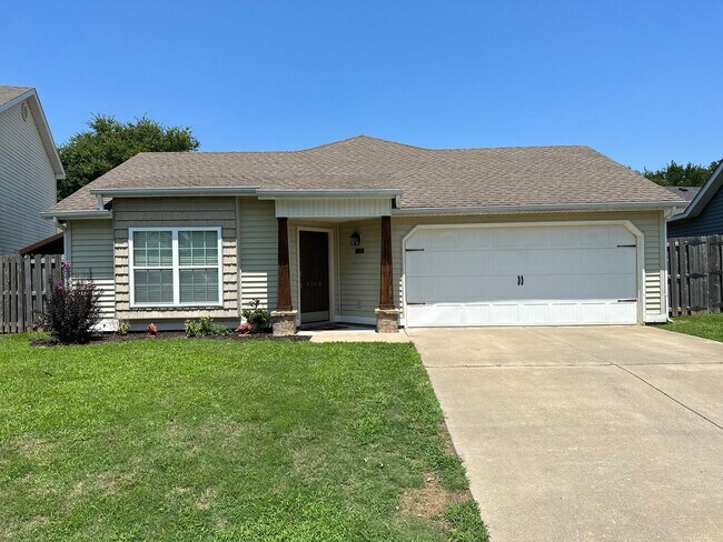 Building Photo - Available August 1st!  3-Bedroom, 2-Bathro...