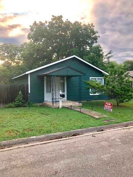 Building Photo - 502 Beacon