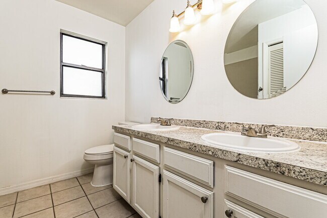 Building Photo - 2002 Kinder Ct