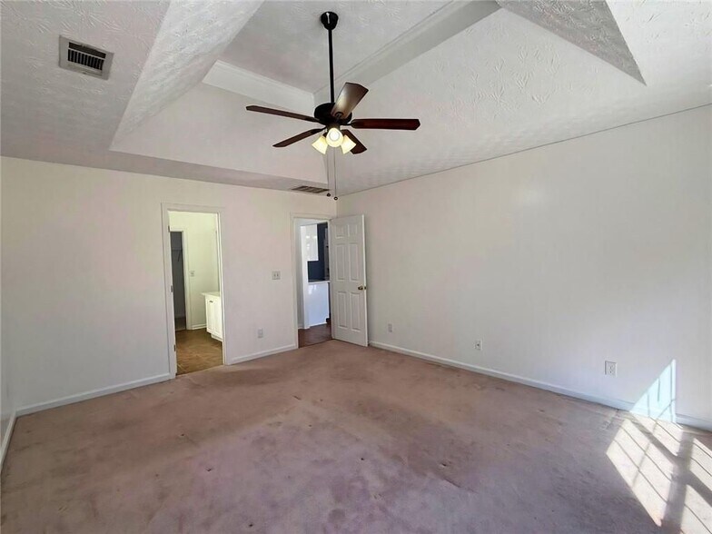 Building Photo - 2029 Manor Oak Ln NE