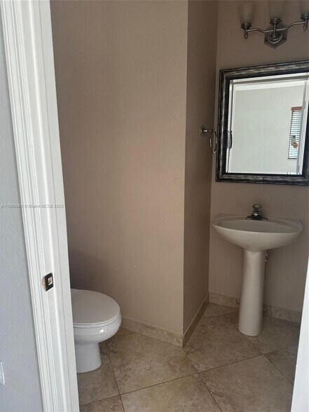 Building Photo - 14839 SW 9th Ln