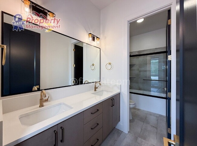 Building Photo - 3024 E Parulo Dr