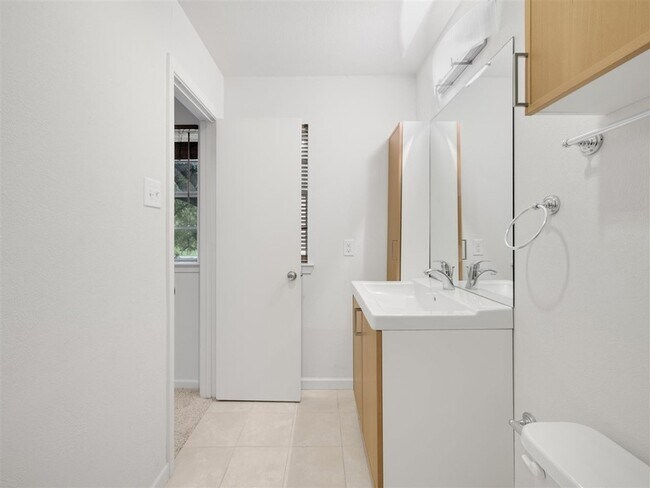 Building Photo - 7611 Woodthrush Dr