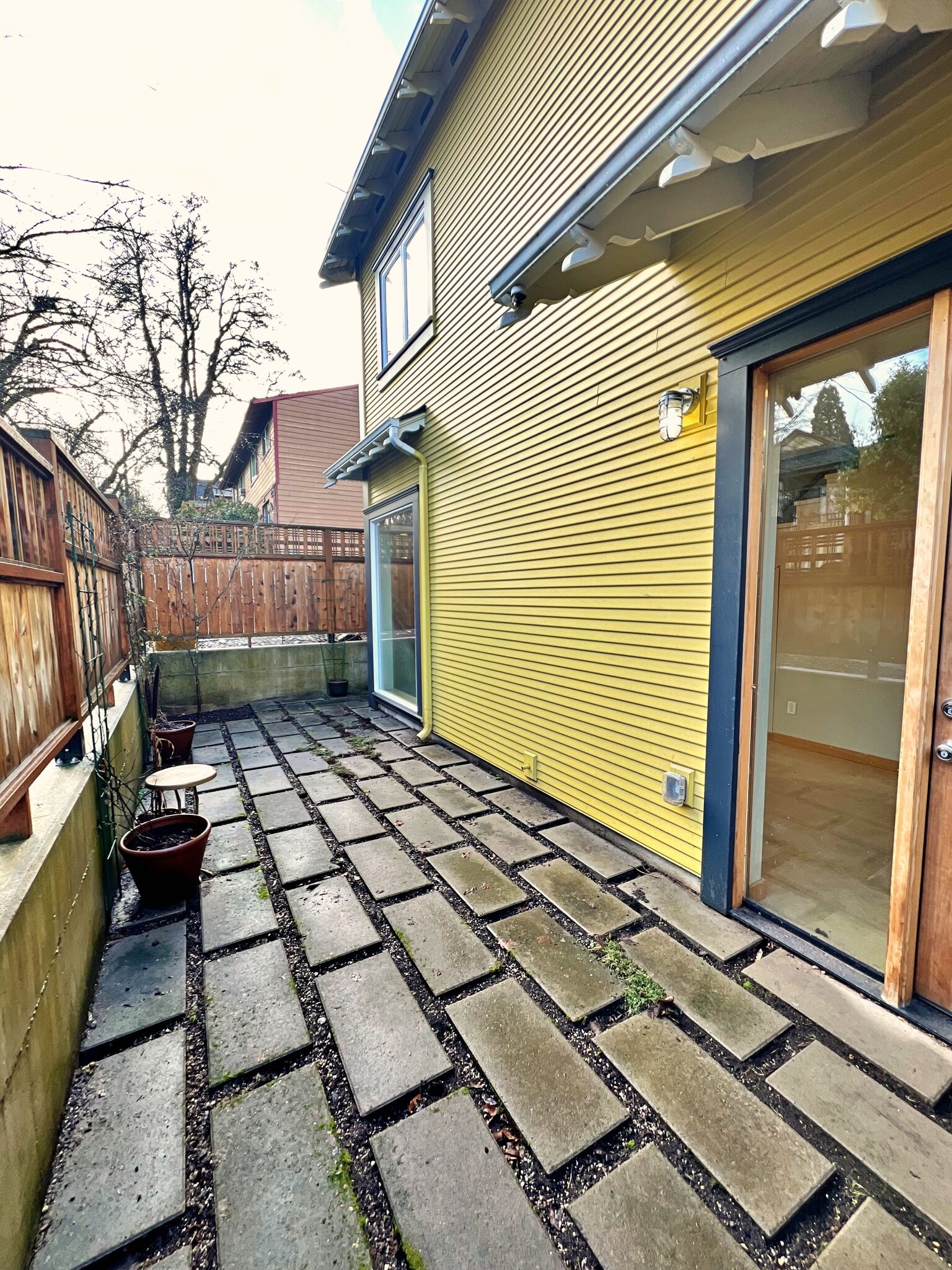 Building Photo - 417 SE 19th Ave