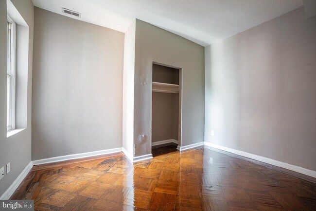 Building Photo - 1629 W Diamond St