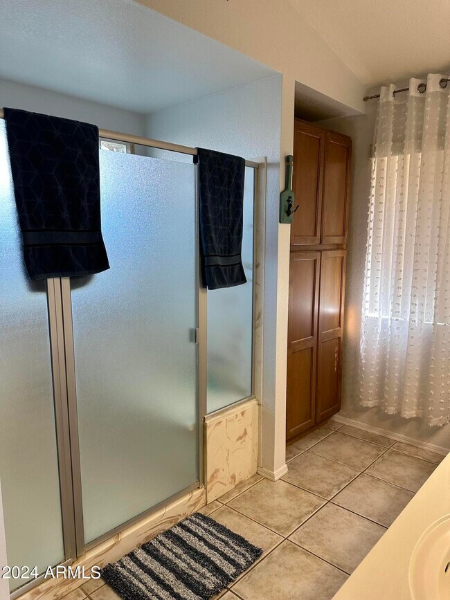 Building Photo - 11025 W Poinsettia Dr