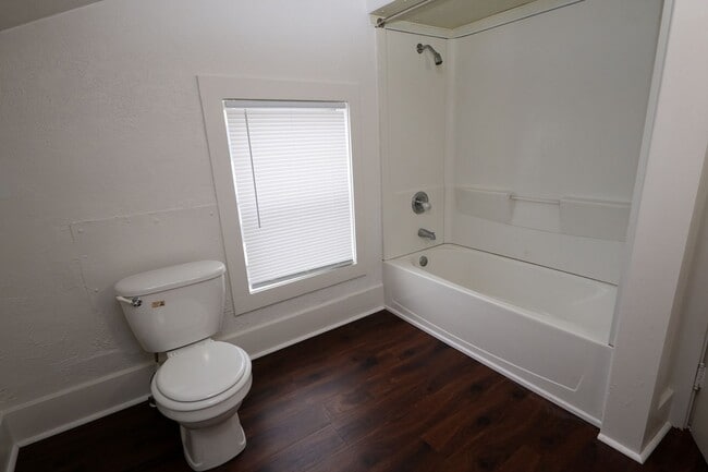 Building Photo - 1601-B