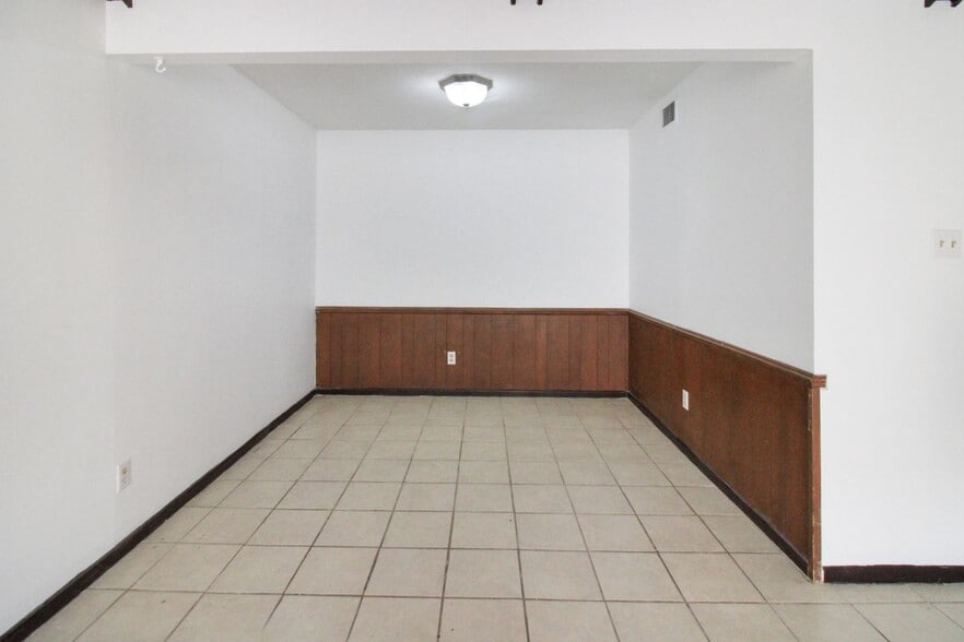 Building Photo - 1508 W Nolana Ave