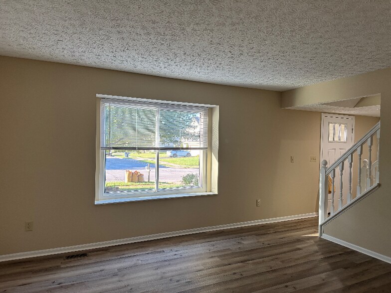 Building Photo - 7726 Farmsbury Dr