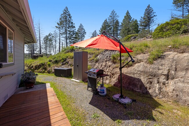 Building Photo - 323 Bodmer Ln