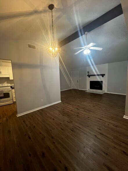 Building Photo - 4802 Easy St