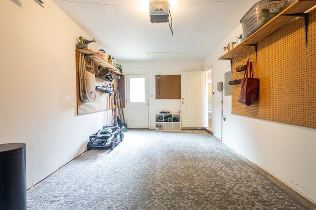 Building Photo - 3241 Wythe Cir