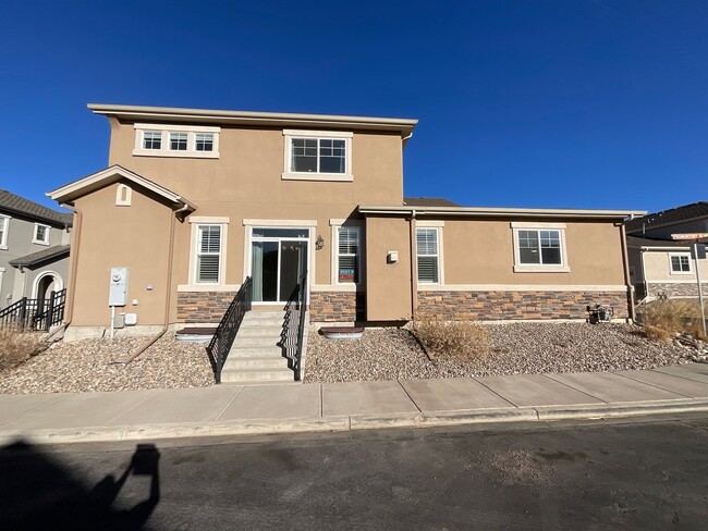 Building Photo - 2 Master Suite Townhome Available Near Voy...