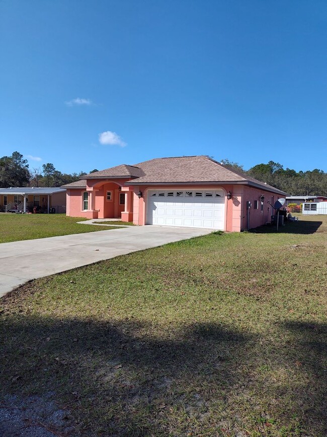 Building Photo - DUNNELLON POOL HOME