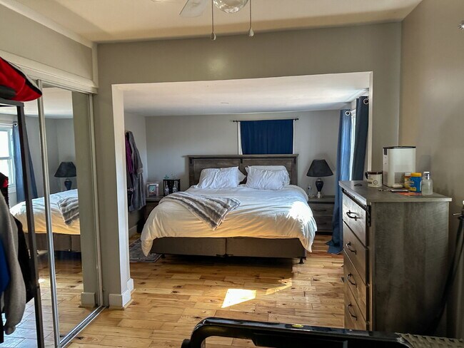 Building Photo - Charming Riverside Retreat: 3-Bedroom, 2-B...