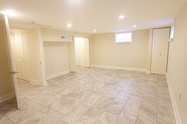 Building Photo - 3743 Country Club Ave
