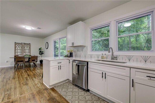 Building Photo - 131 Brookwood Dr SW