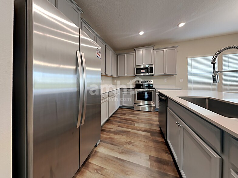 Building Photo - 163 Spruce Point