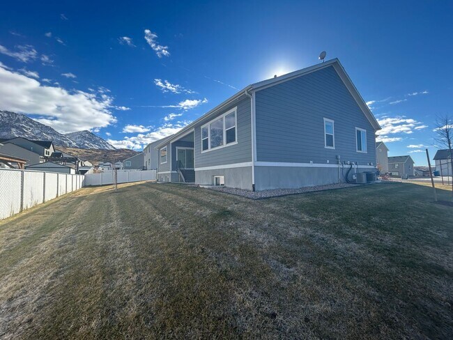 Building Photo - 284 W Saddlebrook Dr