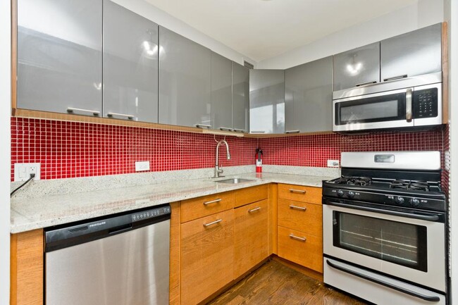 Building Photo - 1 bedroom in Chicago IL 60657