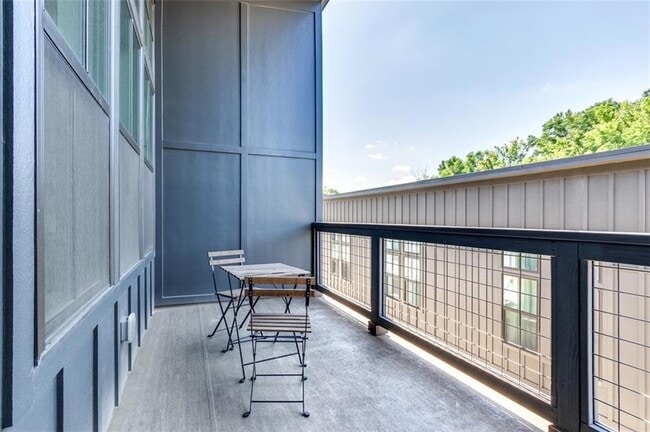 Building Photo - 912 Brees Ct