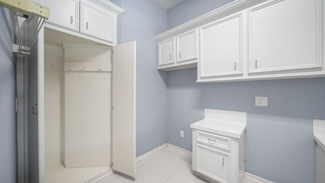 Building Photo - 118 Hillsborough Dr W