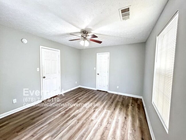 Building Photo - 3-Bedroom, 2-Bath Home with Serene Natural...