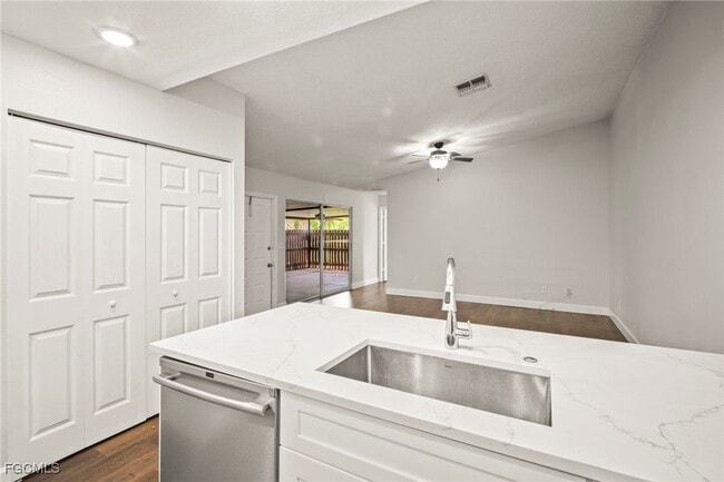 Building Photo - 15524 Crystal Lake Dr