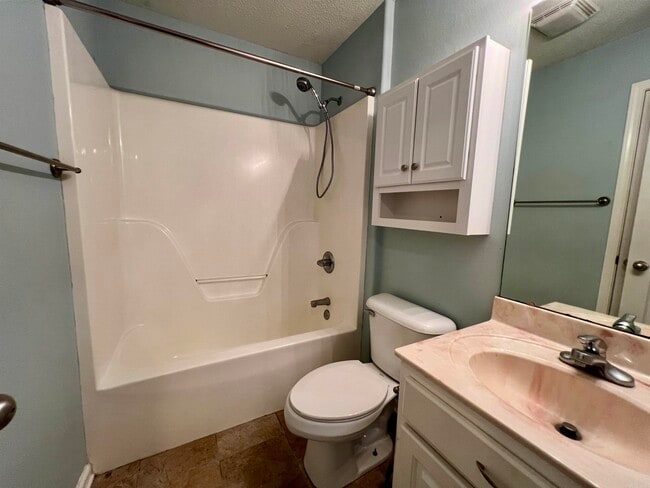 Building Photo - 16 Tacoma Dr