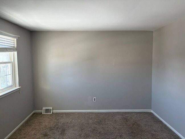 Building Photo - Renovated 3 Bed Twin Home for Rent