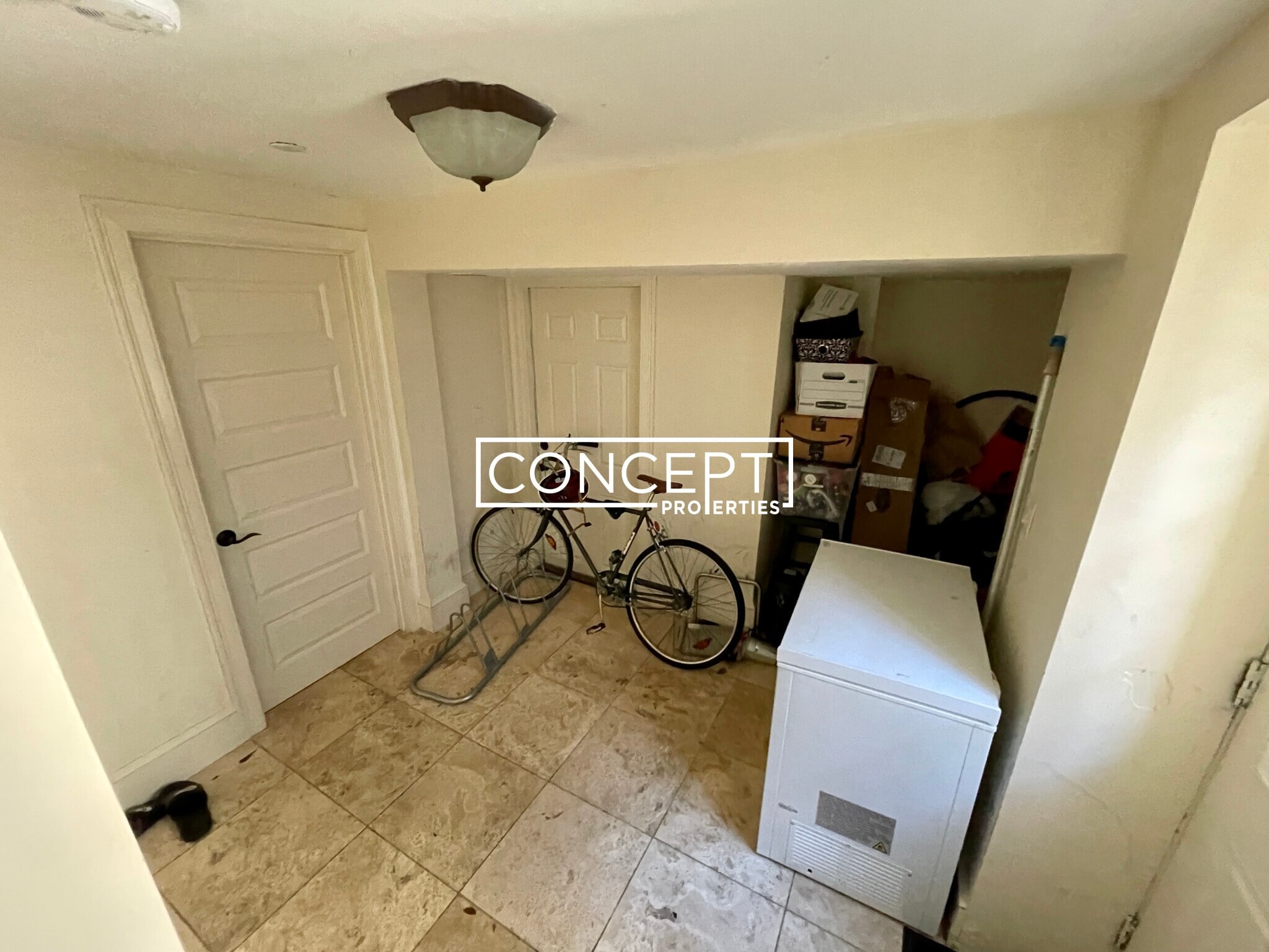 Building Photo - 23 Hillside St