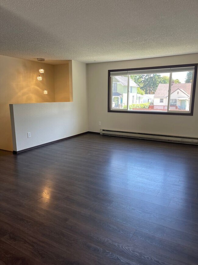 Building Photo - MP99- 1314-1316 W Chelan