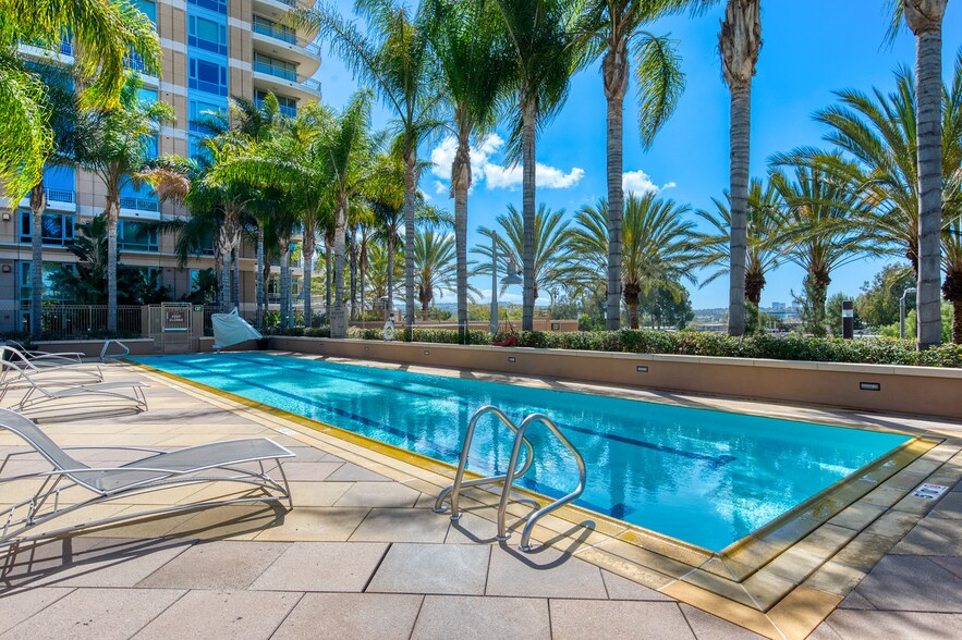 Building Photo - 5047 Scholarship