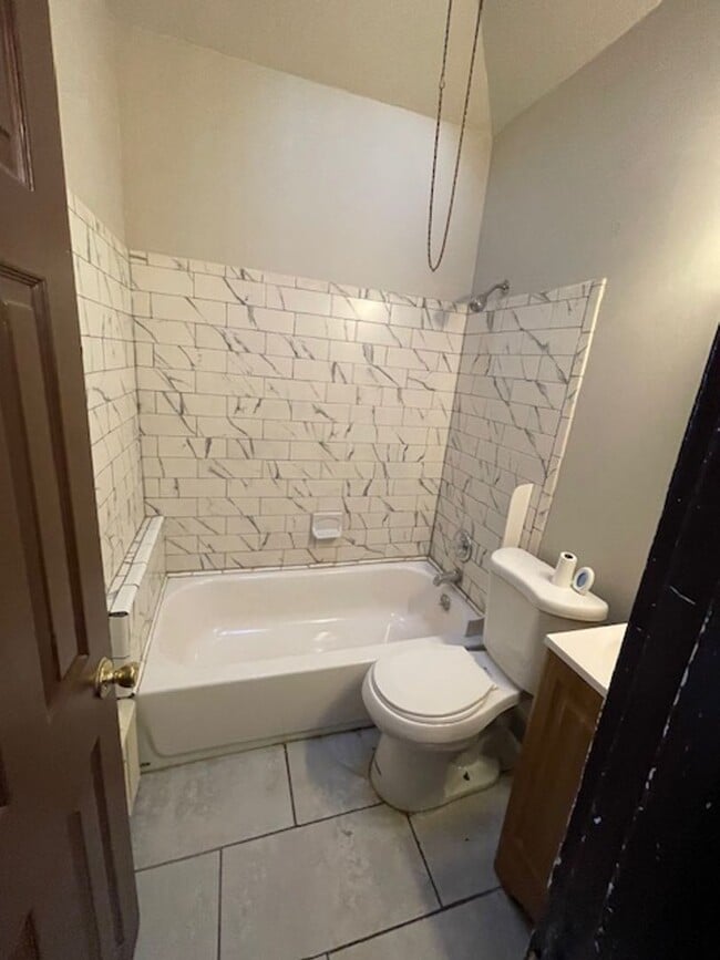 Building Photo - Amazing 3BD/1BA Allegheny Available NOW!