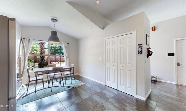 Building Photo - 9093 Fallsmill Dr