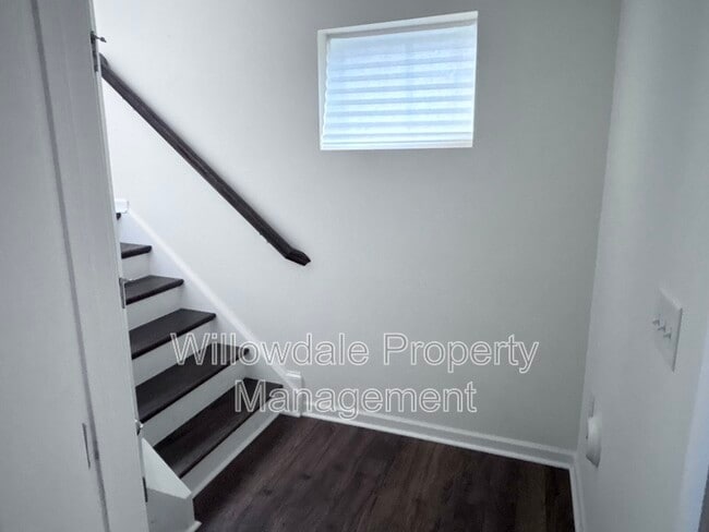 Building Photo - 416 Skymont Dr