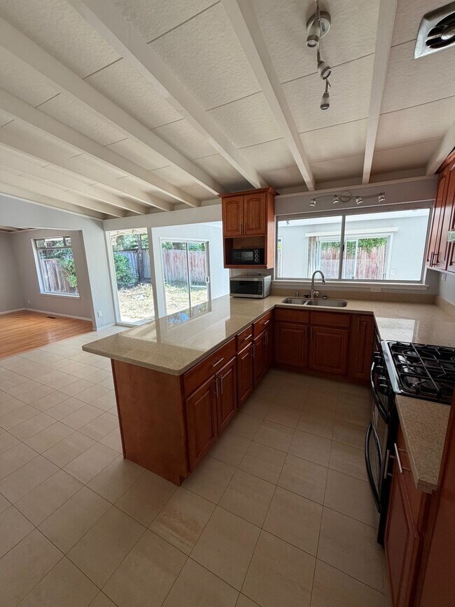 Building Photo - 3630 Lupine Ave