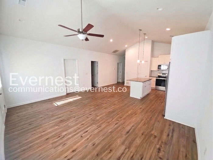 Building Photo - 225 Tanner St