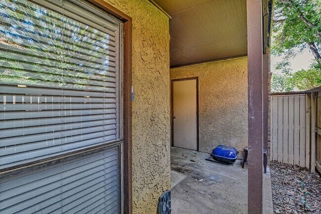 Building Photo - Affordable 2 bedroom in North Arlington