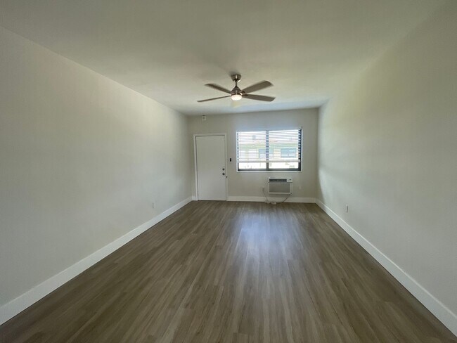 Interior Photo - 600 SW 9 AVE