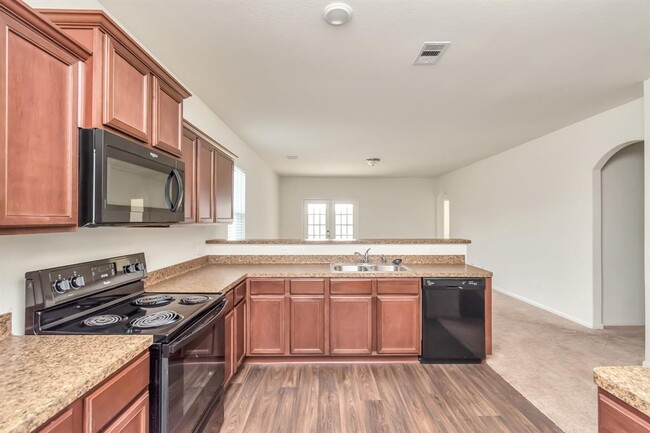 Building Photo - 718 Crystal Lakes Dr