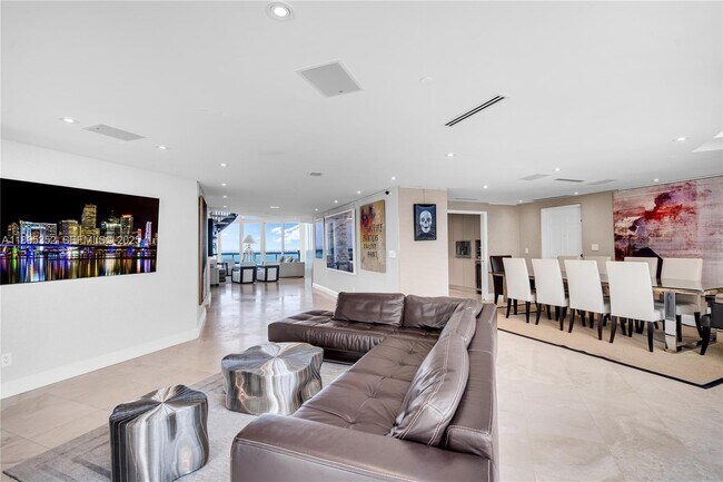 Building Photo - 1643 Brickell Ave